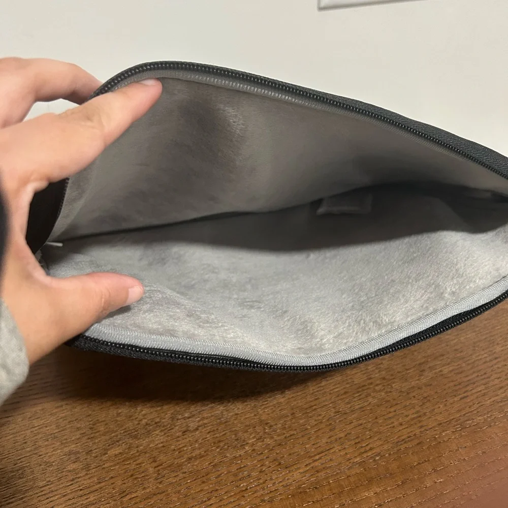 NWOT Mosiso tablet sleeve - black